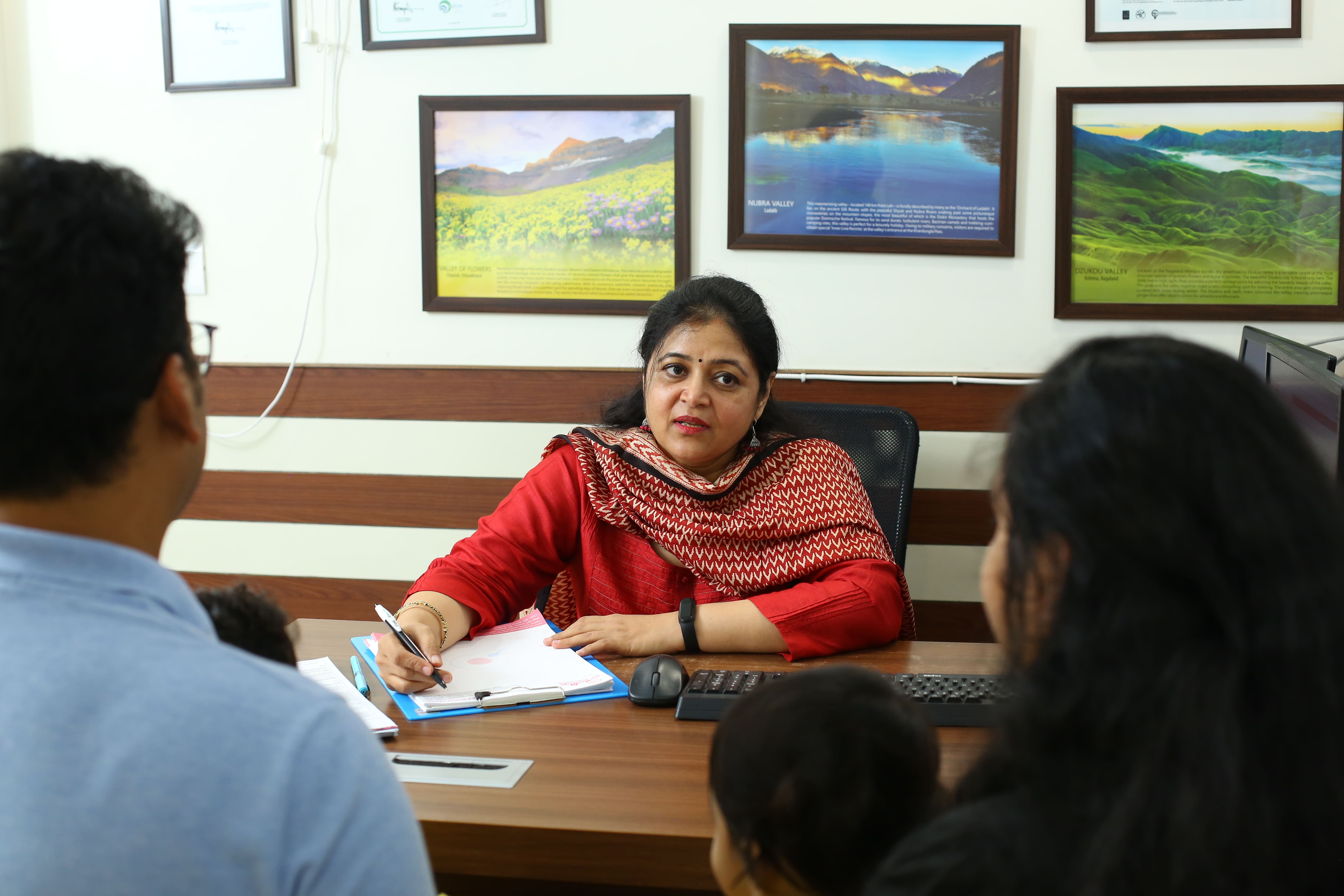 Doctor providing personalized fertility consulting